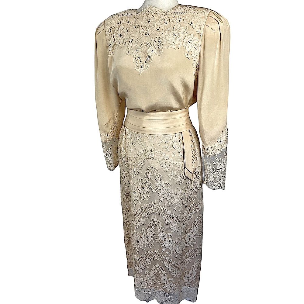 💛 Vintage Silk Two Piece Ensemble - Picture 2 of 14